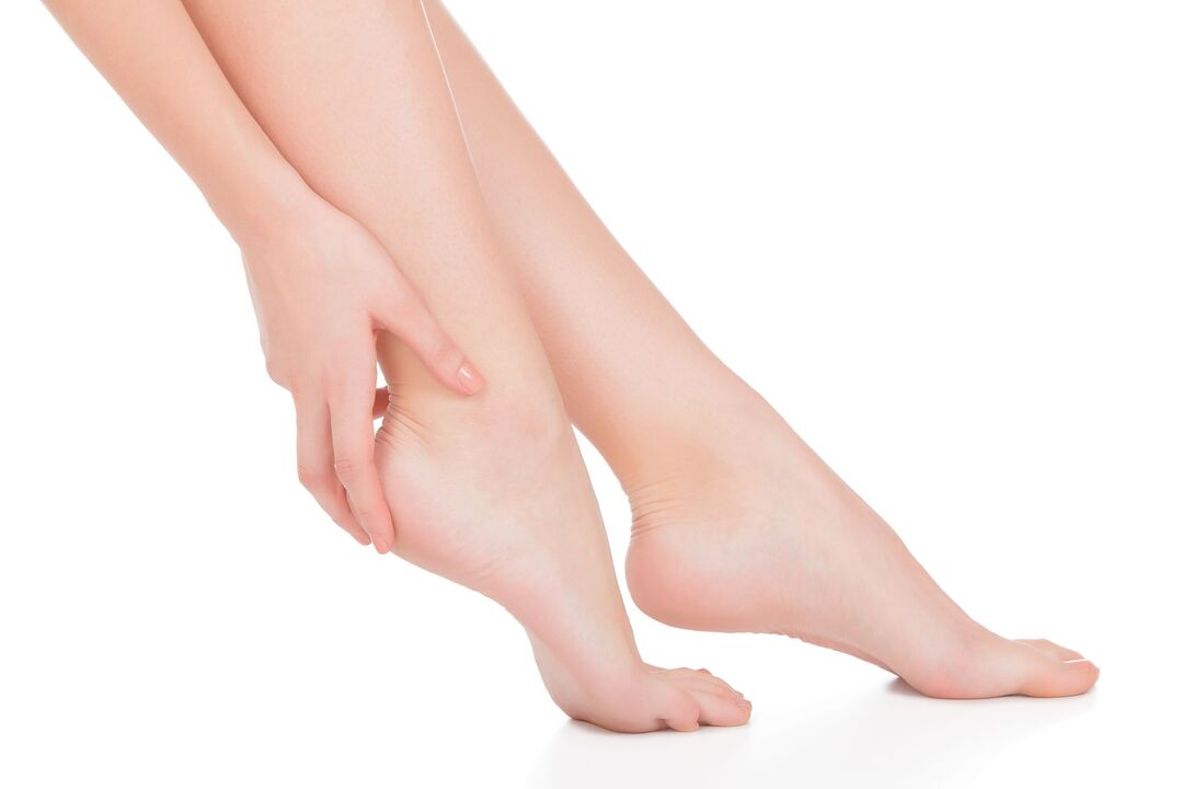 Gezonde armen en benen na het behandelen van de schimmel demyxil crème